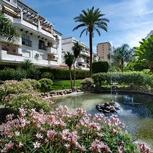 Apartment Holidays & Homes I Playa, Piscinas ,relax, Benalmadena